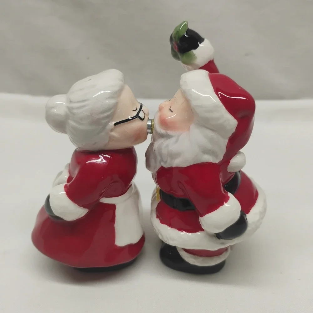 Ceramic Magnetic Santa & Mrs Claus Kissing Mistletoe Salt & Pepper Shaker Set
